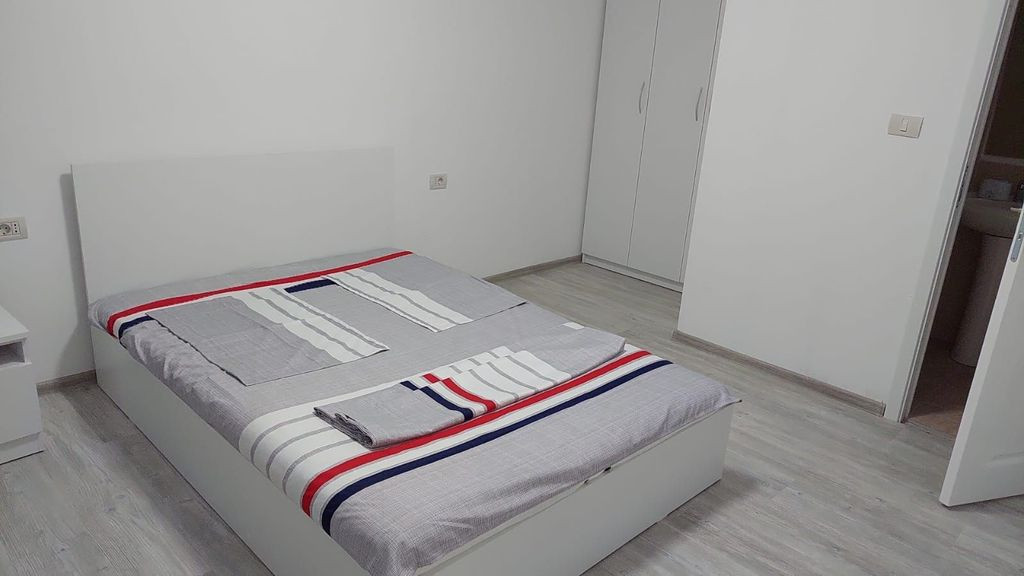 Camere de inchiriat la vila totul nou Casa de Cultura