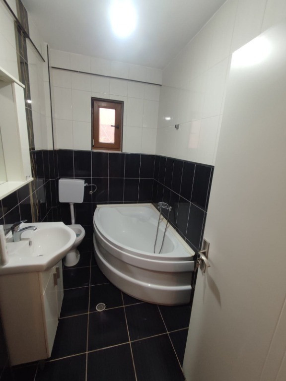 Metrou Dimitrie Leonida-Apartament 2 Camere-Gata de Mutare+Parcare