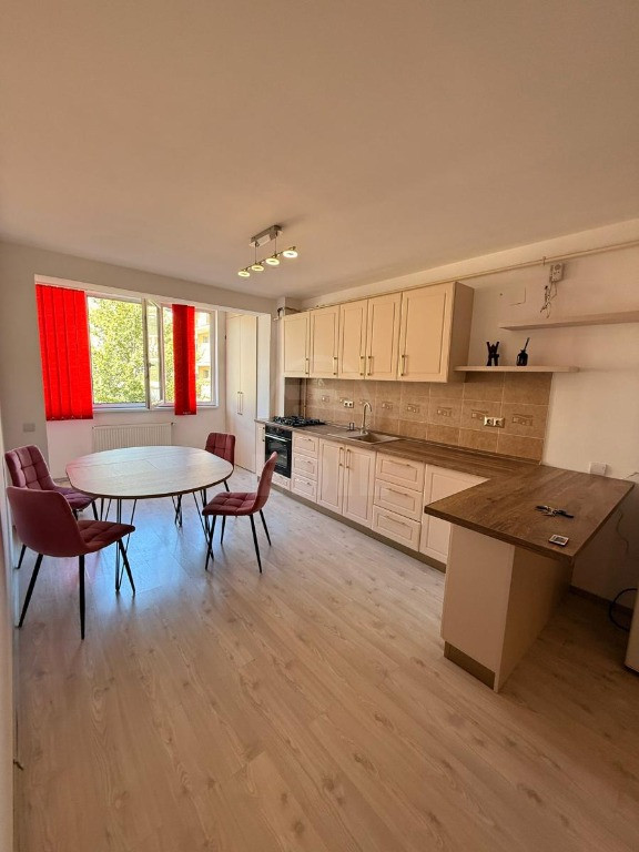 Apartament 2 camere decomandat zona Florilor