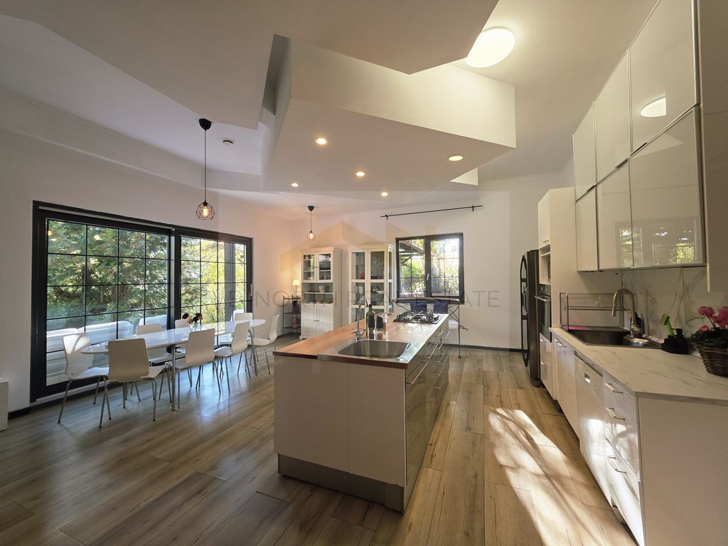 Reședință exclusivistă cu deschidere la Lacul Scrovi?...