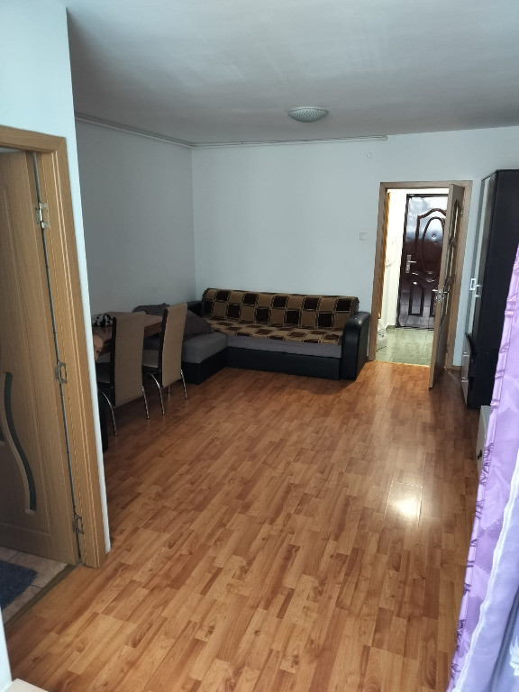 Garsoniera decomandat - zona Noua