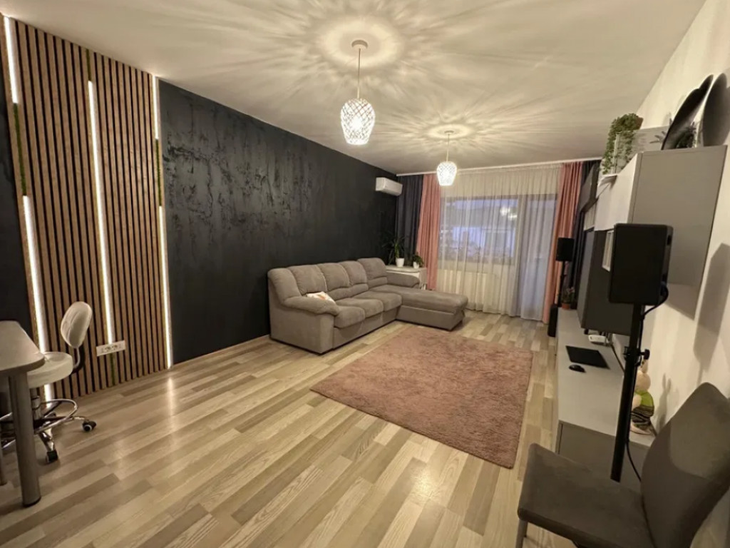 Apartament 3 camere, decomandat - zona Ghimbav