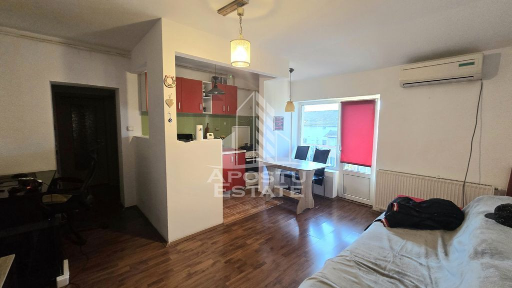 Apartament cu 3 camere, centrala proprie, zona Aradului