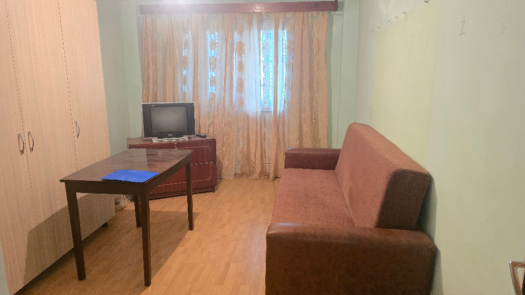 Vand apartament 2 camere decomandat in Deva, zona Micro 15, etaj 8,