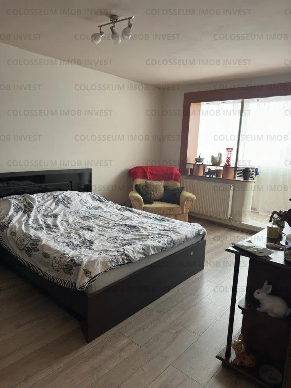 Apartament cu 4 camere, decomandat - zona Craiter