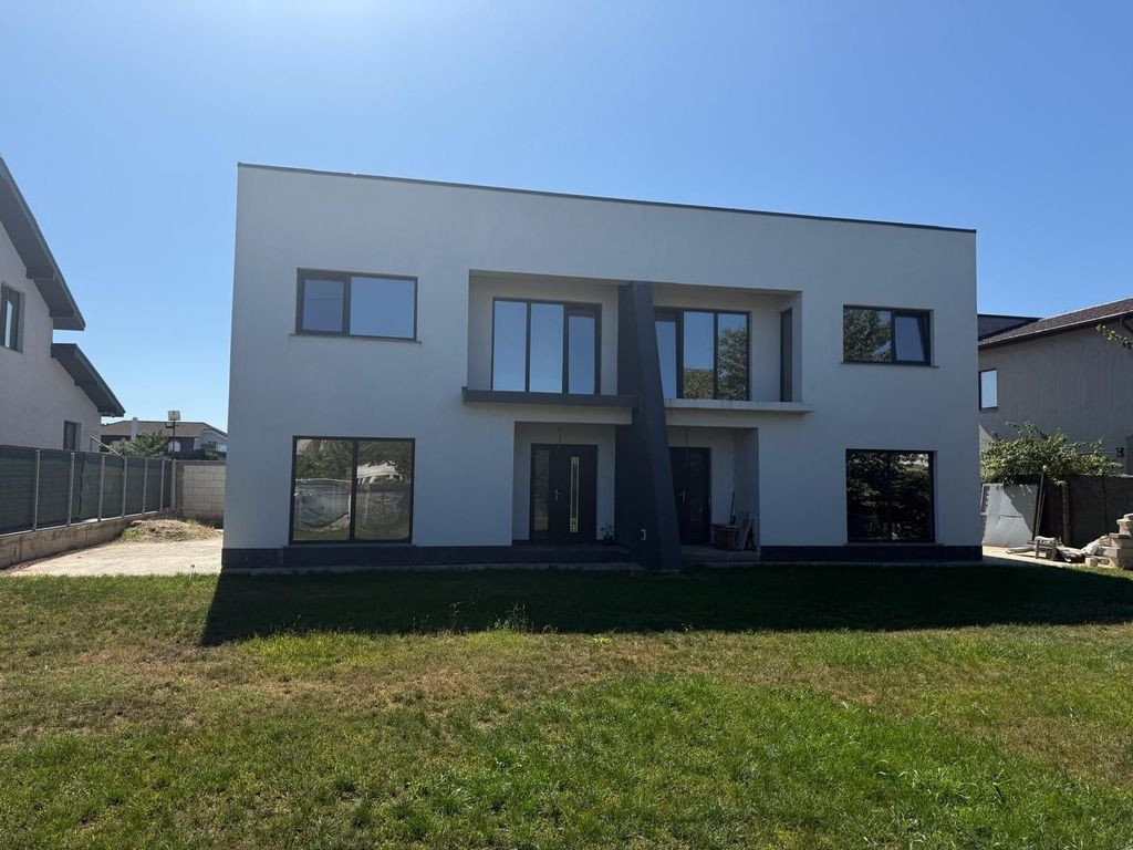 De vanzare – jumatate de duplex modern, parter + etaj |...