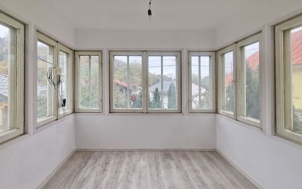 Aproape De Castelul Cantacuzino