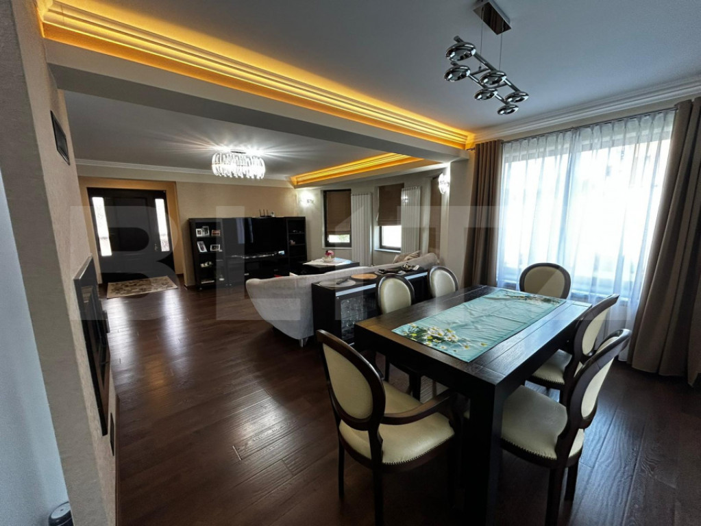 Casa cu piscina, 5 dormitoare, sistem smart home