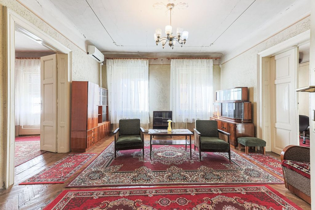 Un întreg etaj ultracentral în Arad