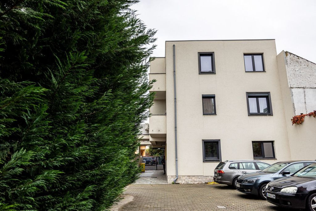 Apartament nou, ultracentral, cu loc de parcare privat | ...