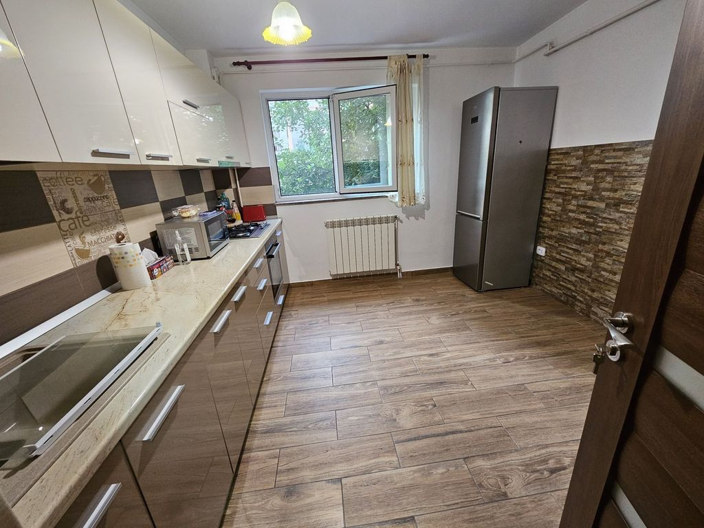 De inchiriat apartament zona centrala – langa faleza