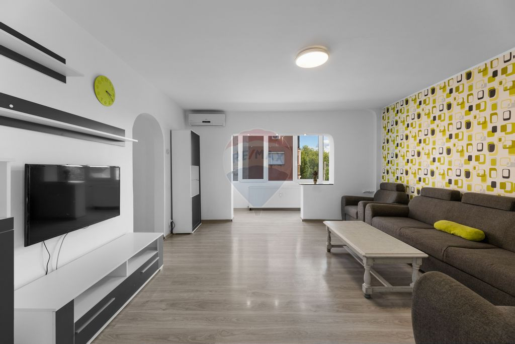 Apartament 3 camere de închiriat, 2 băi, balcon, Bdul. ...