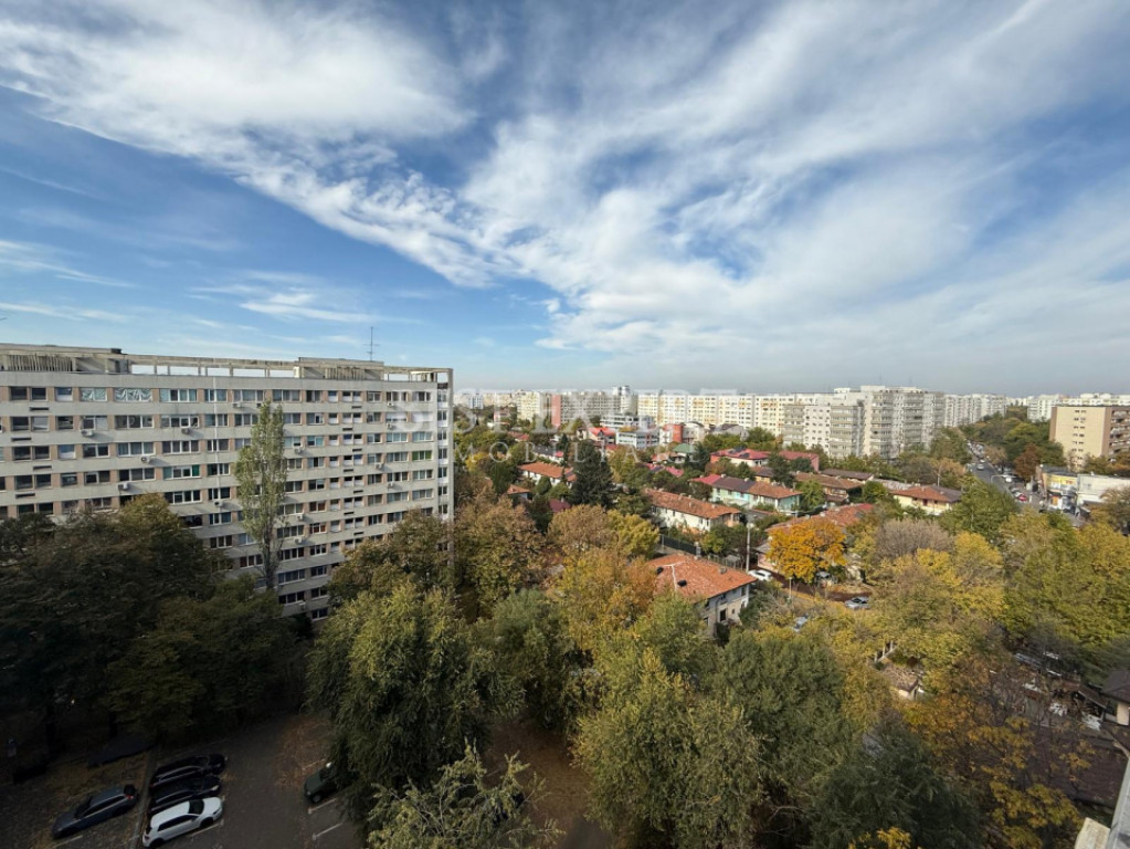 Apartament 2 camere de renovat, pozitie extraordinara/ Parc.