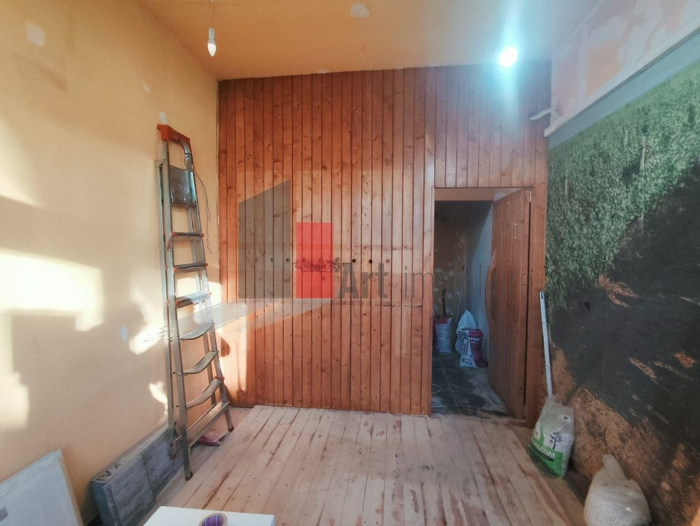 URGENT!, Piata Domenii, trafic pietonal si auto, COMERCIA...