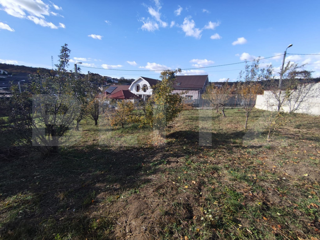 Teren intravila de vanzare, 700 mp, in zona dealuri - IZVORU