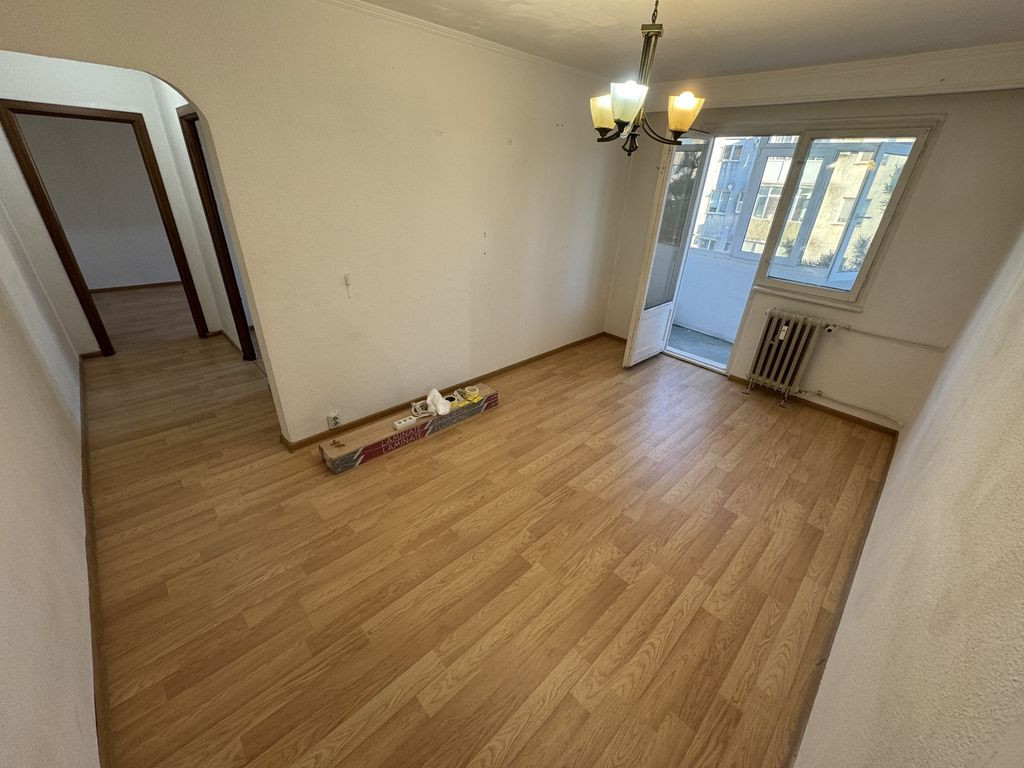 APARTAMENT 3 CAMERE DE VANZARE, ZONA KM 4-5