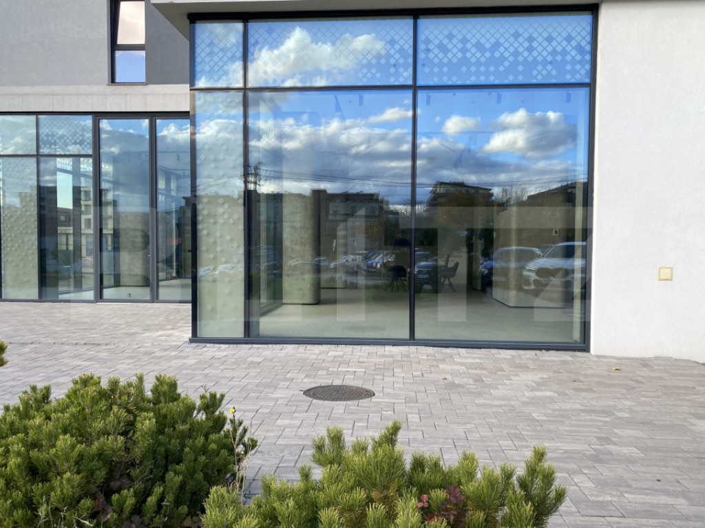 Spatiu cu vad comercial, 415 mp finisat, zona Iulius