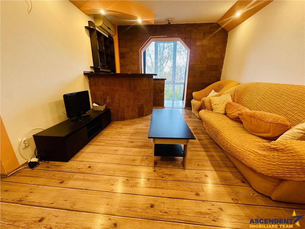 Apartament luminos, etaj intermediar, compozitie lumioasa,