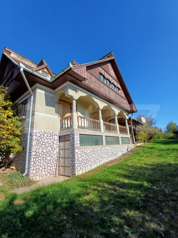 Casa renovabila cu 11508 mp teren, in Copaceni