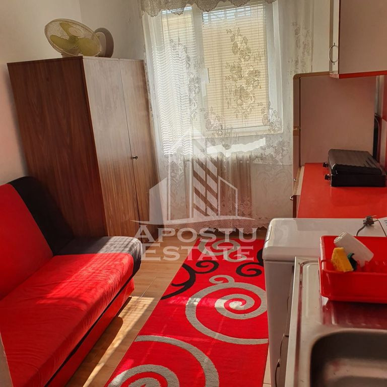 Garsoniera ,parter, cu toate utilitatiile, Dambovita