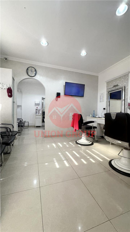 Spatiu ideal pentru afacerea ta – Tomis 3, parter bloc,...