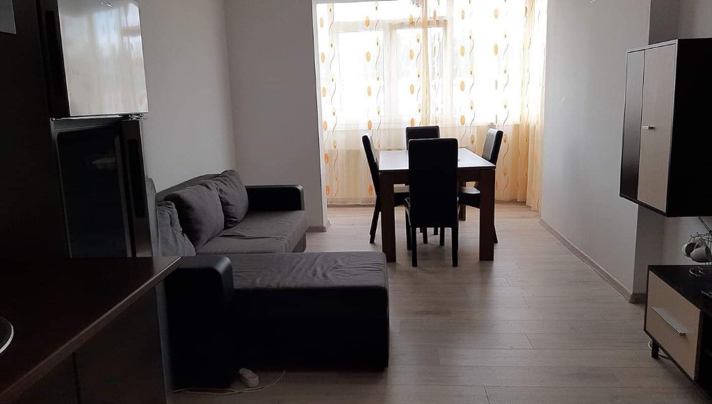 Se oferă spre închiriere apartament 3 camere în Mioveni central
