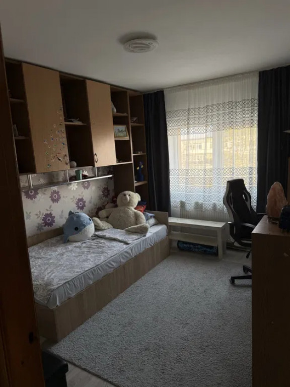 Apartament cu 3 Camere Decomandate Zona Burdujeni