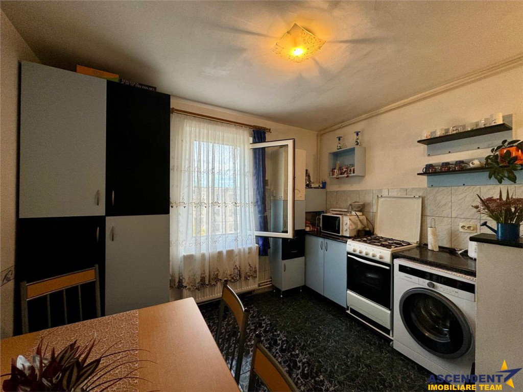 FILM TurLIVE!Decomandat, 2 bai, balcon, pivnita, Ungheni, Mu