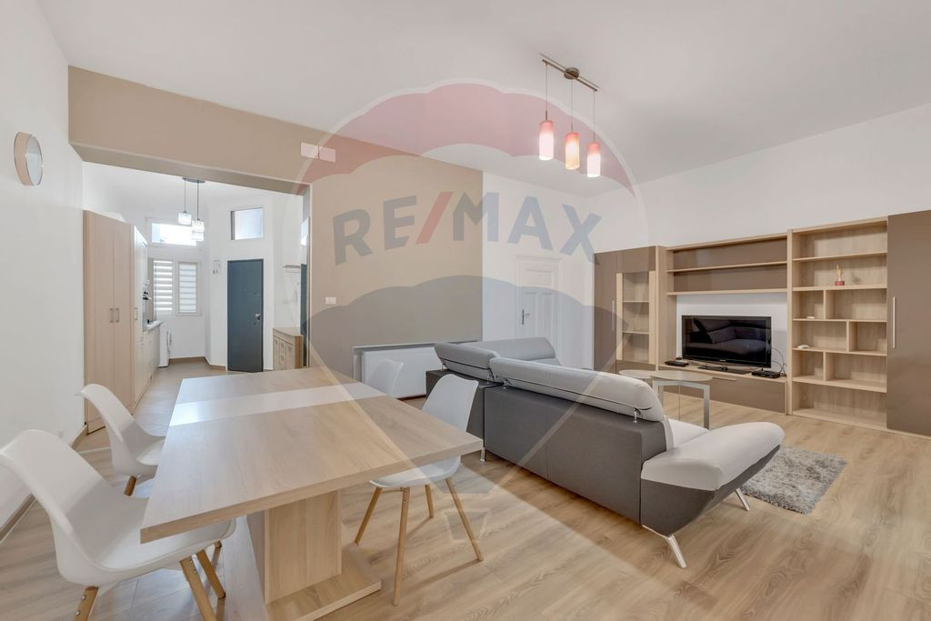 Apartament cu 3 camere de închiriat - zona Ultracentral