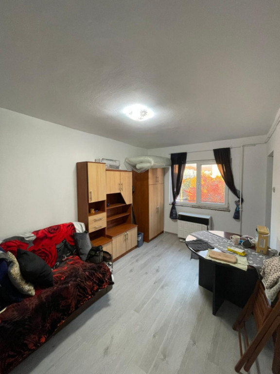 Garsoniera, 23 mp, etaj 4, zona Motorului