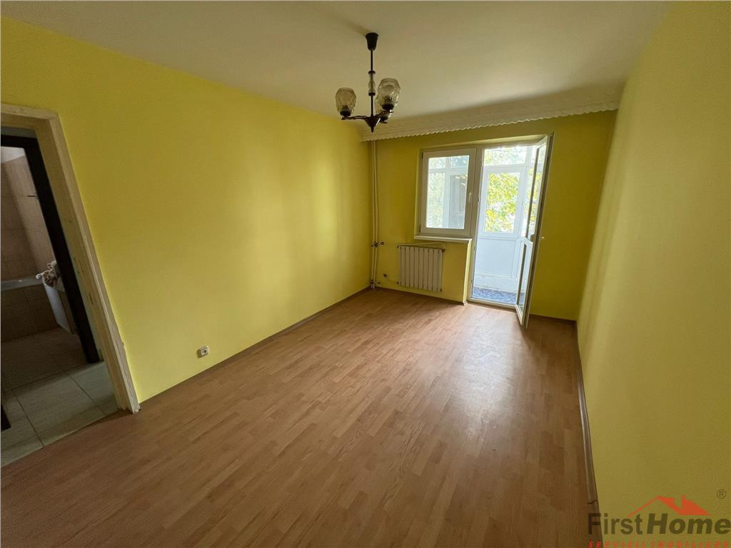Apartament 4 camere, etaj 1/4, zona Mausoleul Eroilor - Sud