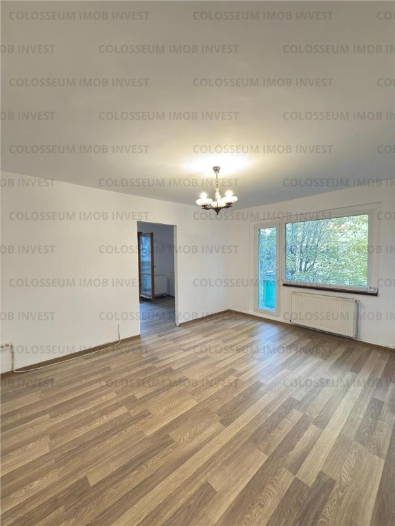 Apartament 3 camere, decomandat - zona Calea Bucuresti