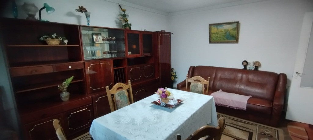 Apartament 4 camere, cu garaj, zona centrala
