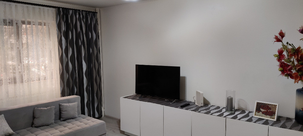 Inchiriez garsoniera decomandata B-dul. Bucuresti (Ploiesti)