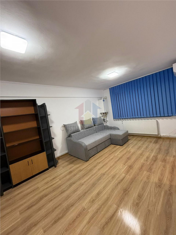 Birouri, cabinete, etc- 4 camere 75mp zona Centru Vechi