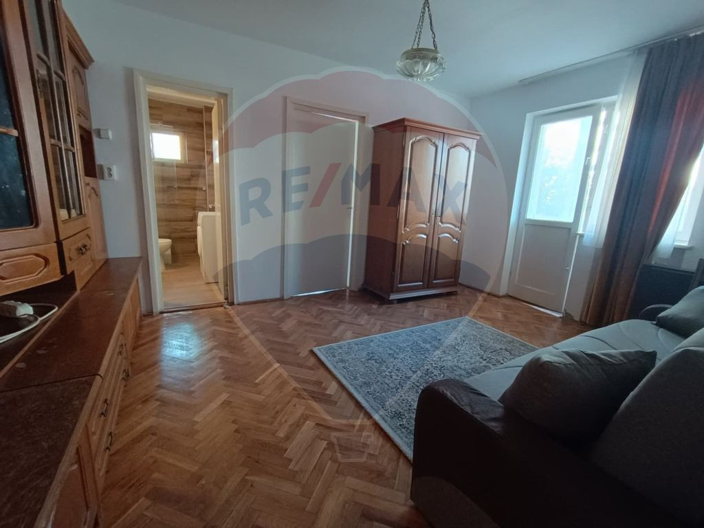 Apartament cu 3 camere de închiriat în zona Podgoria