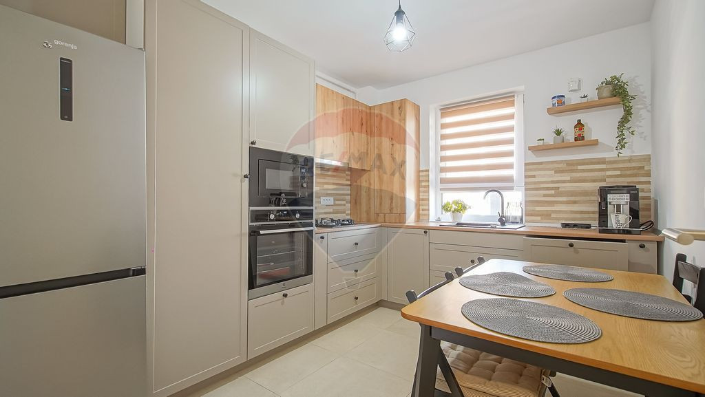 Apartament 3 camere, decomandat, Casa Nobel, etaj 1, parcare