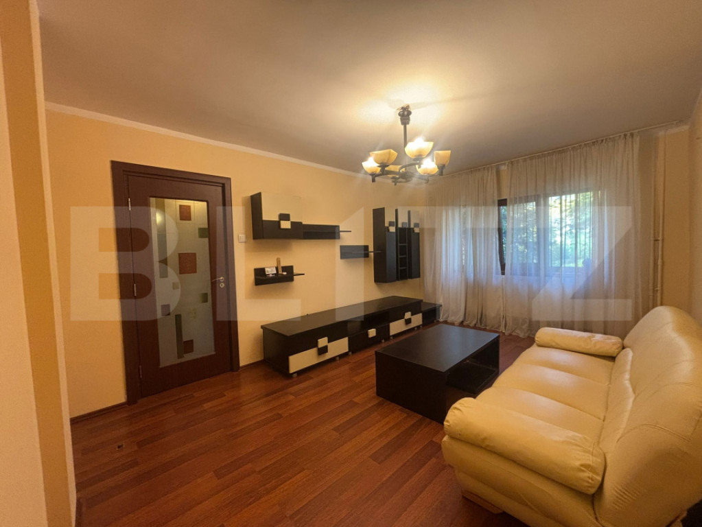Apartament decomandat, 4 camere, 83 mp, zona Sarari