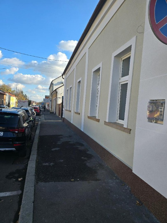 SP birou la casa central , lux 2 cam dep , baie , intr auto