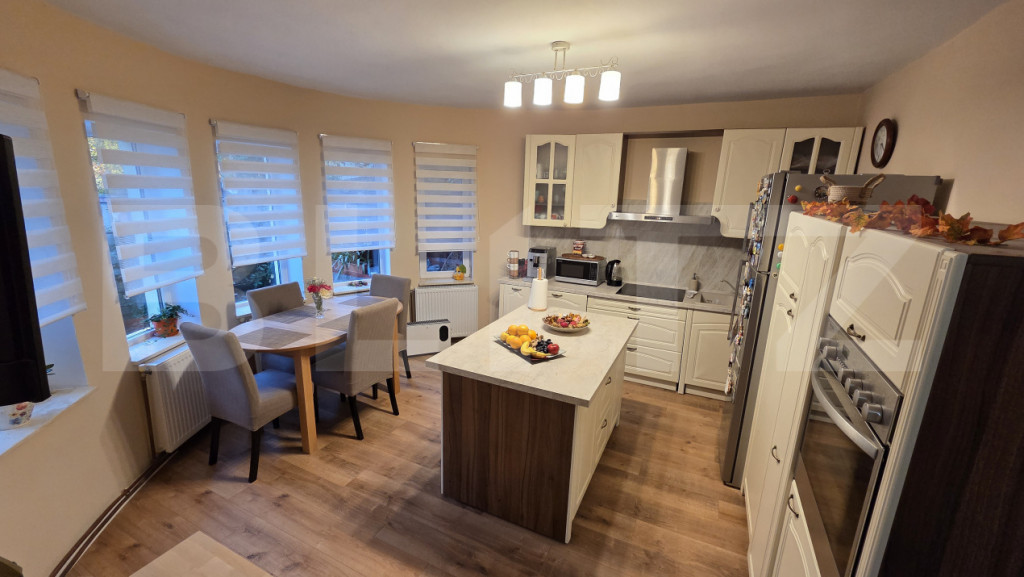 Casa 5 camere, 258 mp, zona Ampoi III