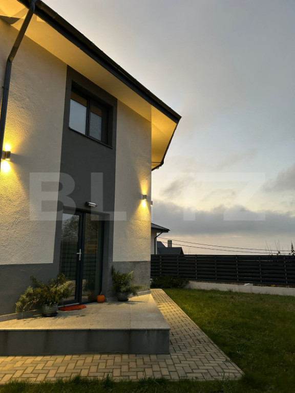 Casa , 4 camere, 100 mp utili, 390 mp teren, zona Bucium