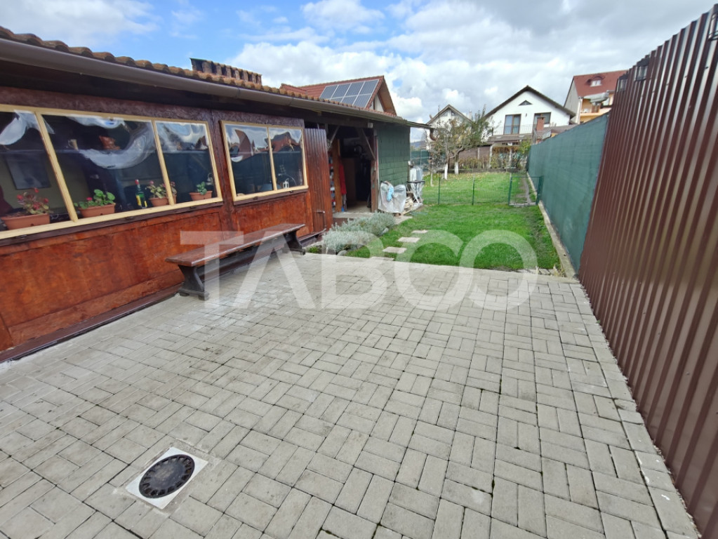 Casa cu 4 camere - 3 locuri de parcare - curte - filigorie -