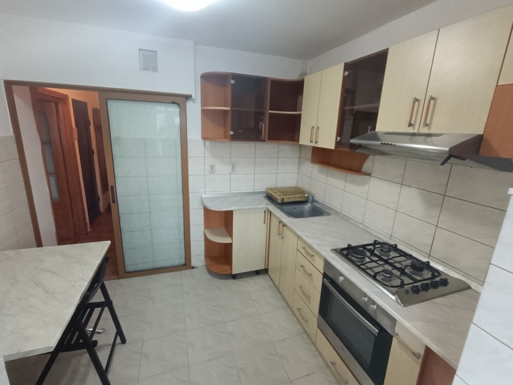 APARTAMENT 3 CAMERE, DECOMANDAT, ETAJ 4 DIN 5, CANTA, MOBILA