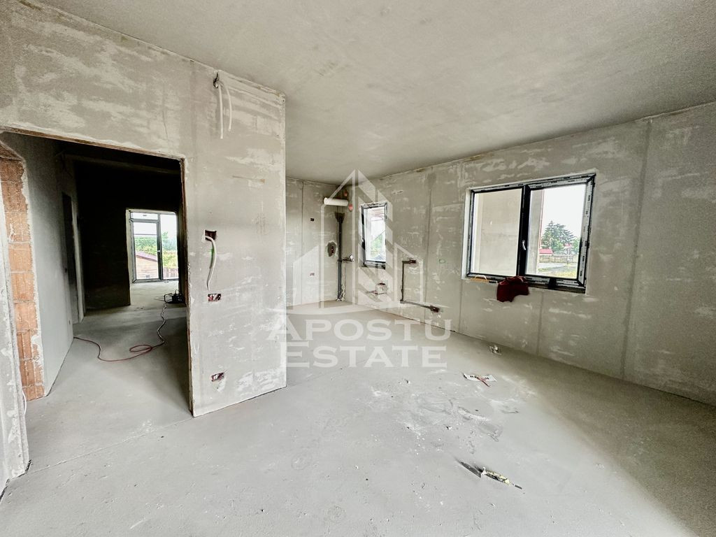 Apartament cu 3 camere, semidecomandat, etaj 1, zona Lidl...