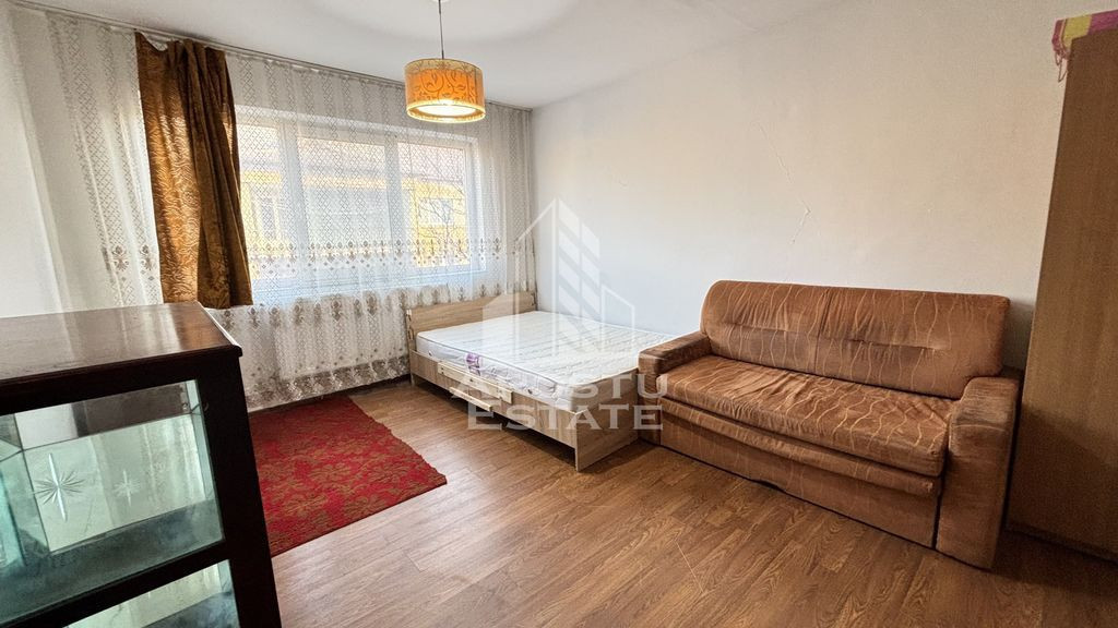 Apartament cu o camera, decomandat, etaj intermediar, zon...