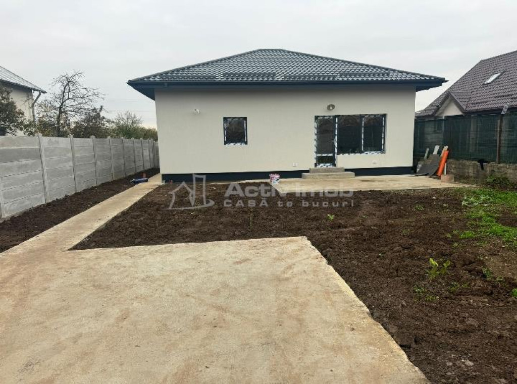 Casa individuala-3 camere-Toate utilitatile-Asfalt-STB-Mutar