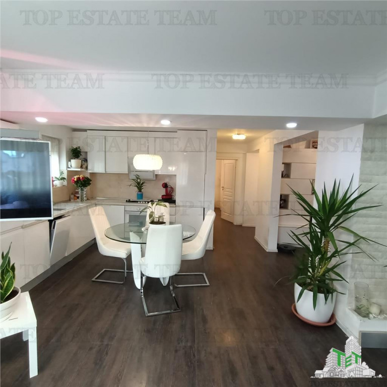 Apartament de 4 camere si curte/ Domnesti