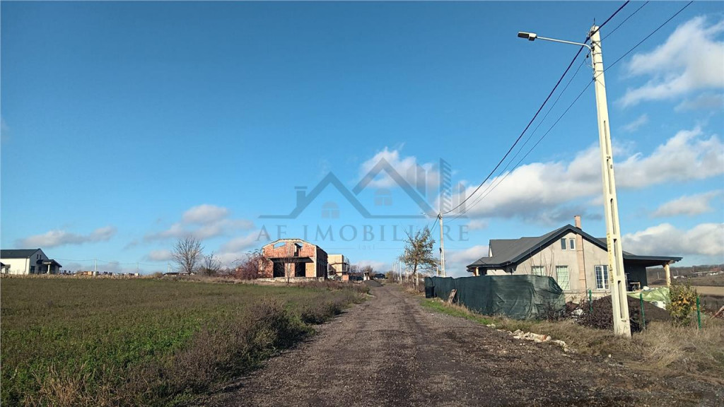 Aroneanu teren 652mp cu utilitati si Certificat de Urbanism