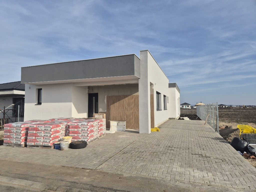 Vila moderna parter, eficienta energetic Via Carmina Arad, comision 0