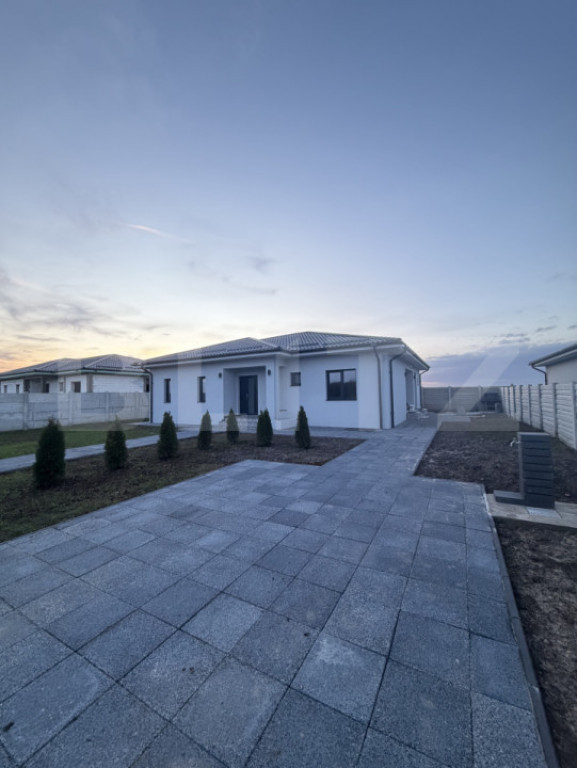 Casa parter, 127 mp utili, la cheie, 600 mp teren, Pielesti